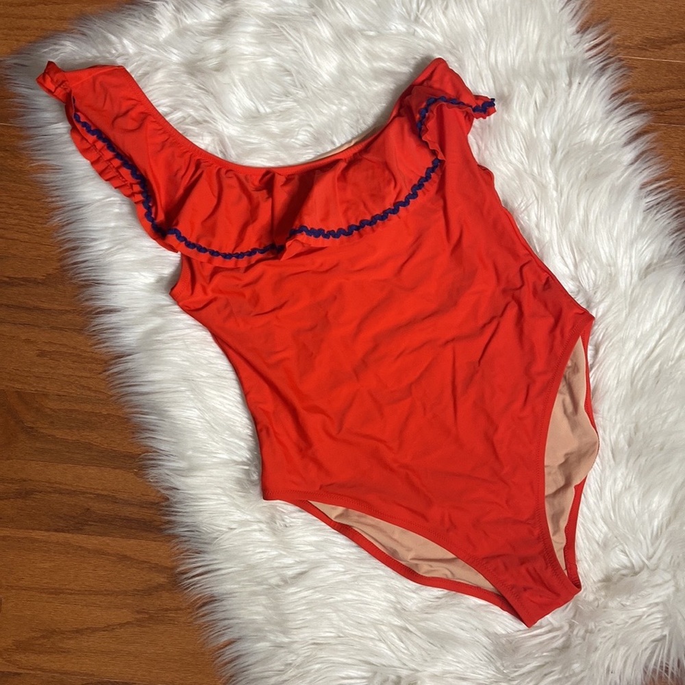 One-shoulder ruffle one-piece swimsuit with rickrack
Item Sz XL